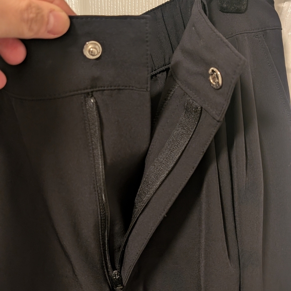 GAP Fit High-rise Runaround Cargo Joggers. Women's. Size Small. Black. - Picture 5 of 8